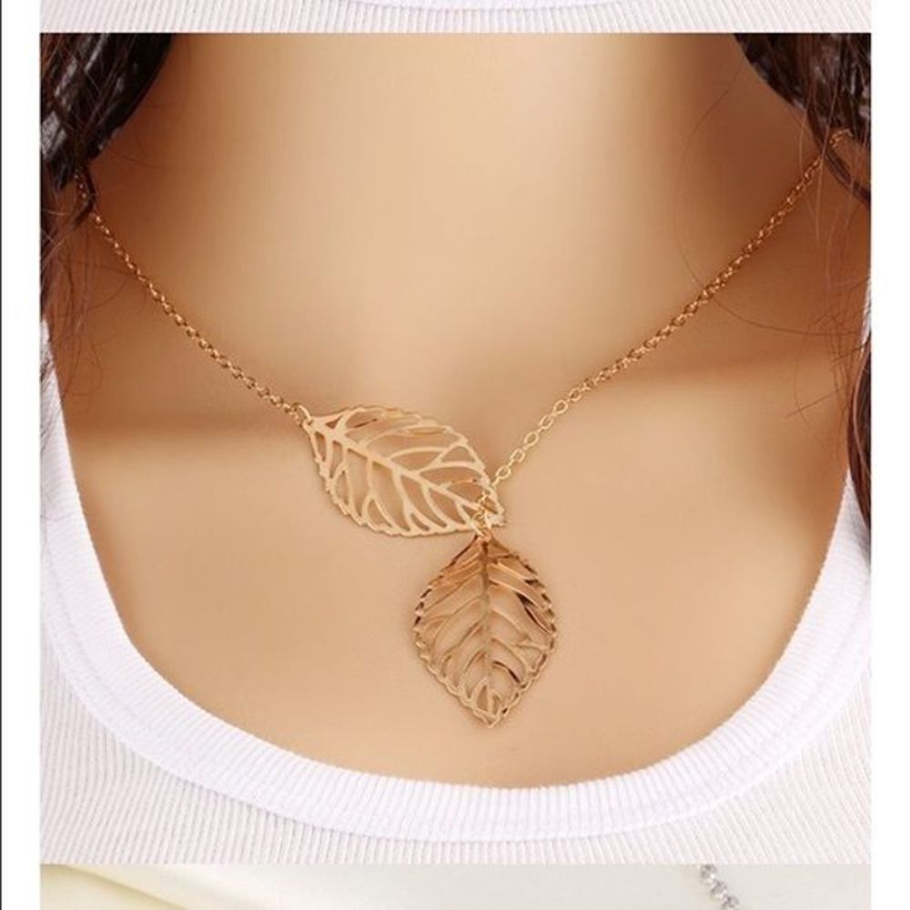 5/$25 Adjustable leaf necklace gold color